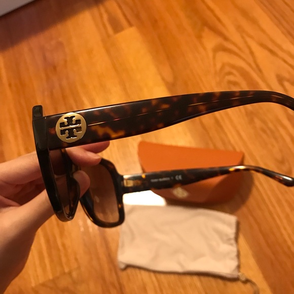 Tory Burch Oversized Tortoise Brown Sunglasses - Picture 3 of 9